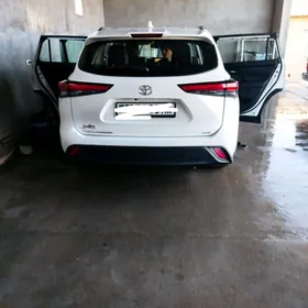 Toyota Highlander 2021