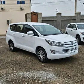 Toyota Innova 2021