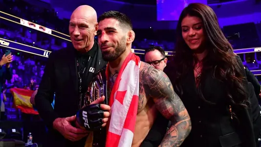 Iliýa Topuriýa şahsy meseleleri sebäpli UFC-niň titulyny goramakdan ýüz öwürdi