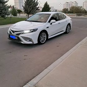 Toyota Camry 2021