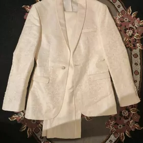 kostýum, костюм