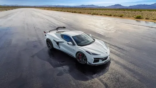 Chevrolet ABŞ-nyň 250 ýyllygyna “watançylyk” Corvette Stars&Steel superkaryny bagyşlady