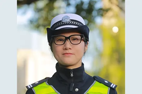 Полиция в Китае получила ИИ-очки, которые выдают информацию об авто