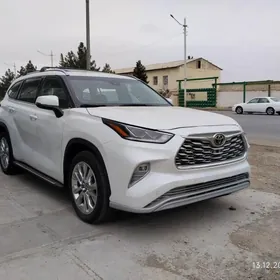 Toyota Highlander 2021