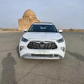 Toyota Highlander 2021