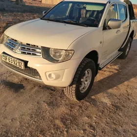 Mitsubishi L200 2010