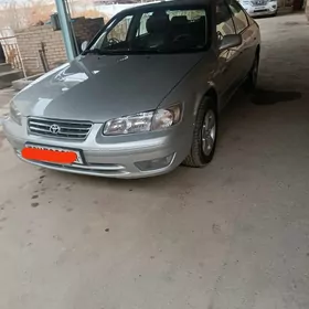 Toyota Camry 2000
