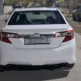 Toyota Camry 2014