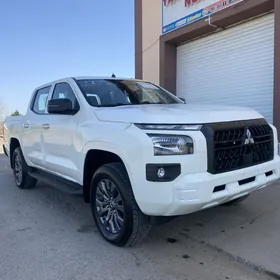 Mitsubishi L200 2025