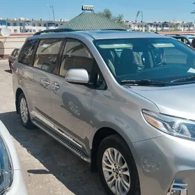 Toyota Sienna 2020