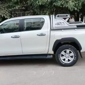 Toyota Hilux 2016