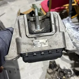 21 Elantra mator poduska