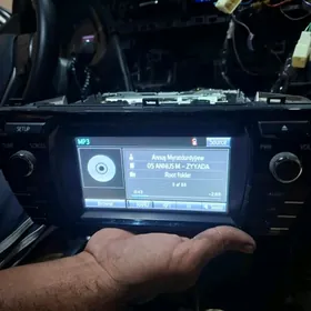 carolla 2014  zawod  telewizor