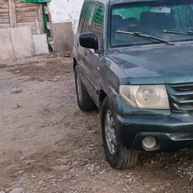 Mitsubishi Pajero 2002