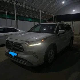 Toyota Highlander 2021
