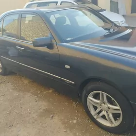 Mercedes-Benz E320 1996