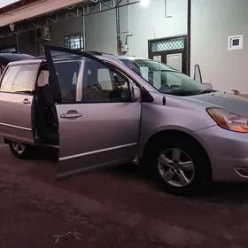 Toyota Sienna 2004
