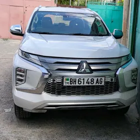 Mitsubishi Pajero 2020