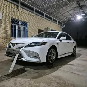 Toyota Camry 2021