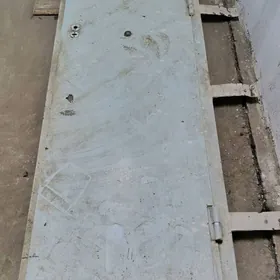 продается  железная дверь