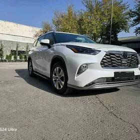 Toyota Highlander 2021