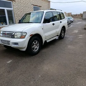 Mitsubishi Montero 2001