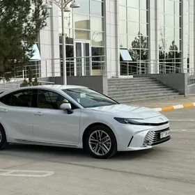 Toyota Camry 2025