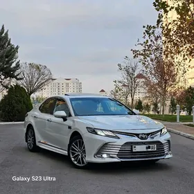 Toyota Camry 2021