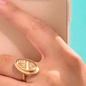 Madonna gyzyl yuzuk gadymy