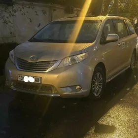 Toyota Sienna 2011