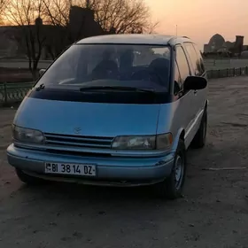 Toyota Previa 1990