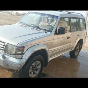Mitsubishi Montero 1995
