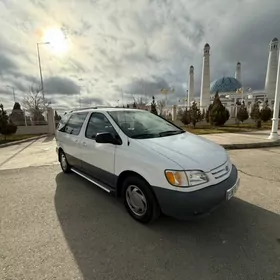 Toyota Sienna 2002