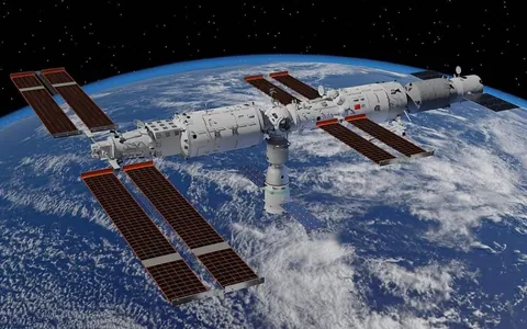 Hytaýyň “Týangun” orbital stansiýasyna zeper ýetenden soň, onda gorag panelleri gurnaldy