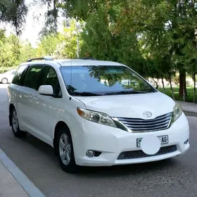 Toyota Sienna 2011