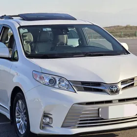 Toyota Sienna 2019