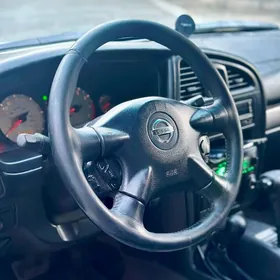 Nissan Pathfinder 2002