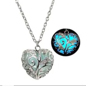 кулон с фосфором