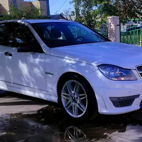 Mercedes-Benz C300 2011