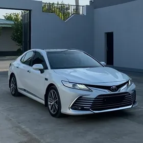 Toyota Camry 2021