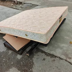 Кровать двуспальная