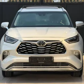 Toyota Highlander 2021