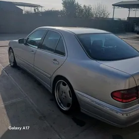Mercedes-Benz E320 2001