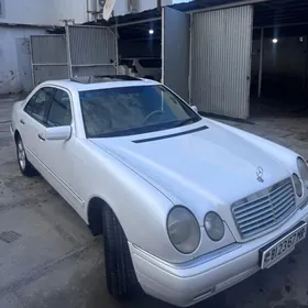 Mercedes-Benz E320 1996