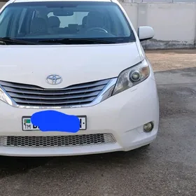 Toyota Sienna 2011