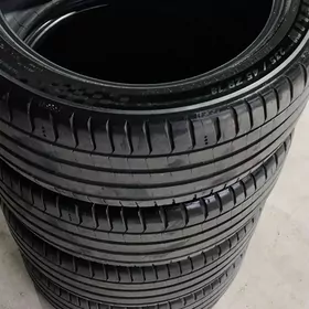 Mishelin Mahmally 235/45/18/