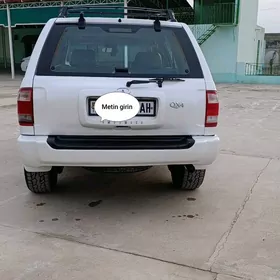 Infiniti QX4 2001