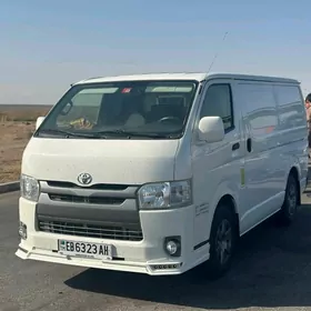 Toyota Hiace 2021
