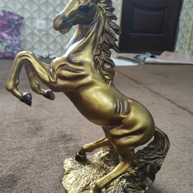 Статуэтка Конь