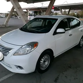 Nissan Versa 2011